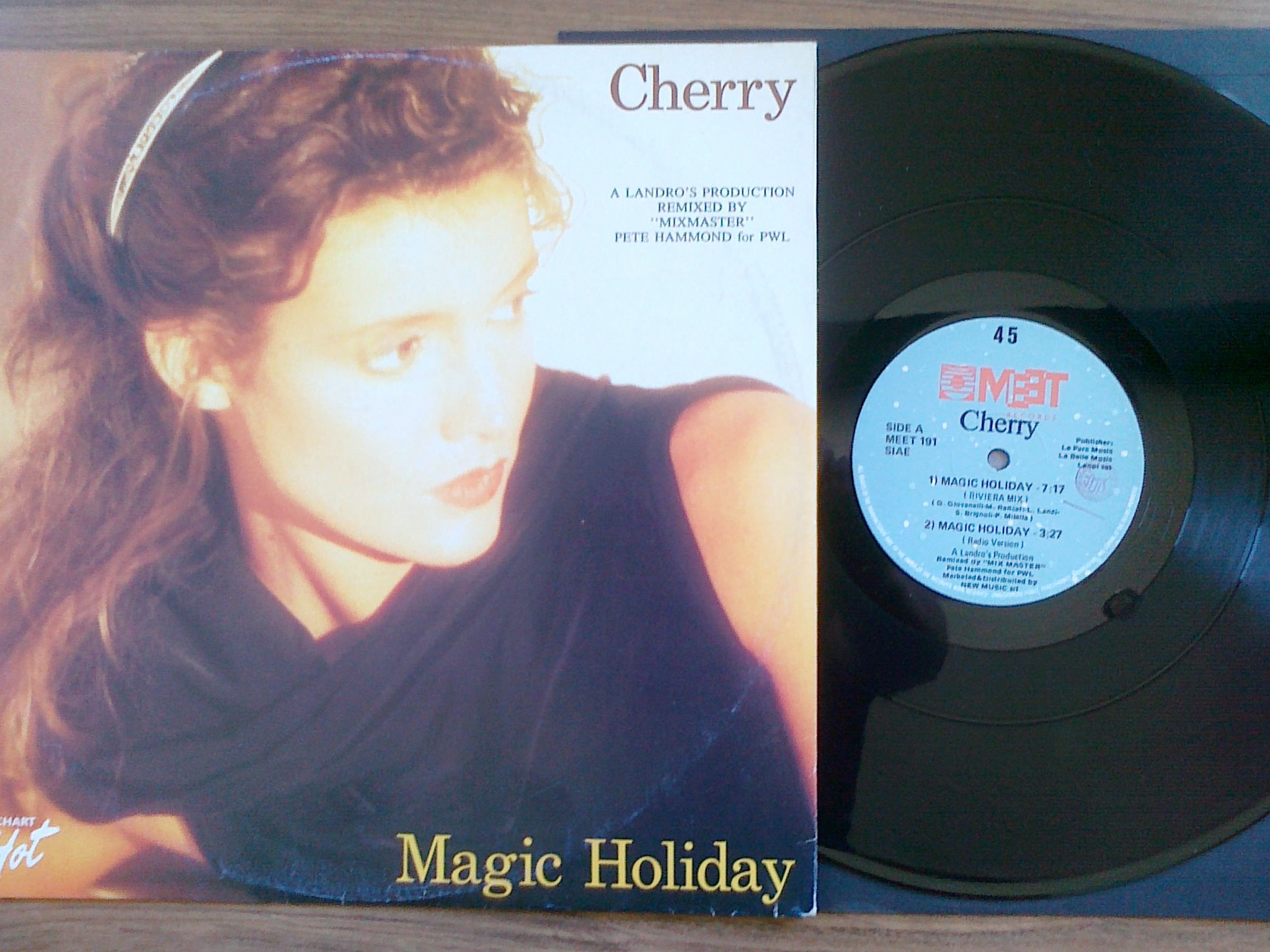 Cherry - Magic Holiday